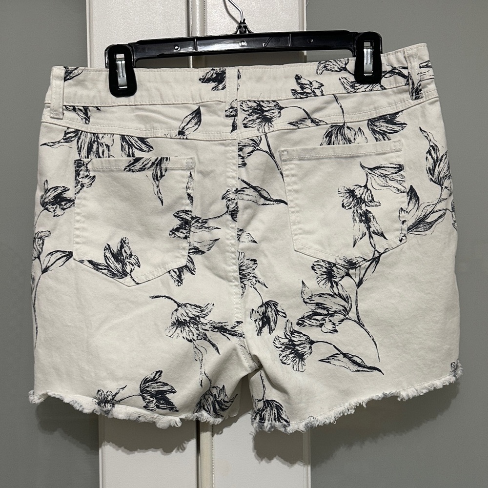 Workshop Republic Clothing Black and White Floral Jean Shorts - Picture 3 of 9
